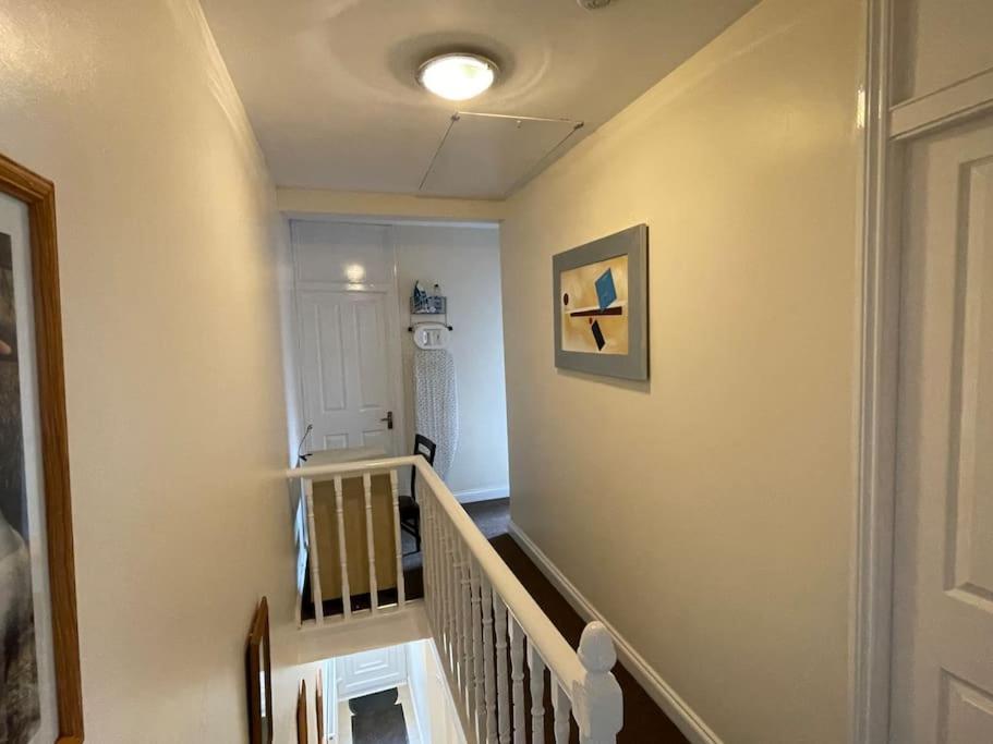 شقة Beanies Lornestreet Four Bed House سويندون المظهر الخارجي الصورة