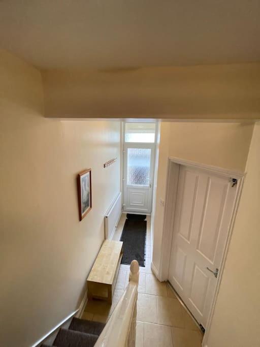 شقة Beanies Lornestreet Four Bed House سويندون المظهر الخارجي الصورة