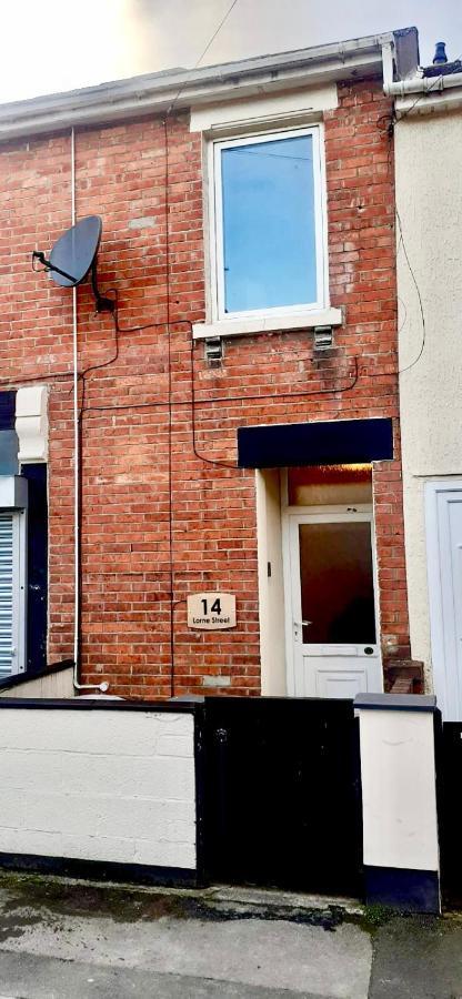 شقة Beanies Lornestreet Four Bed House سويندون المظهر الخارجي الصورة
