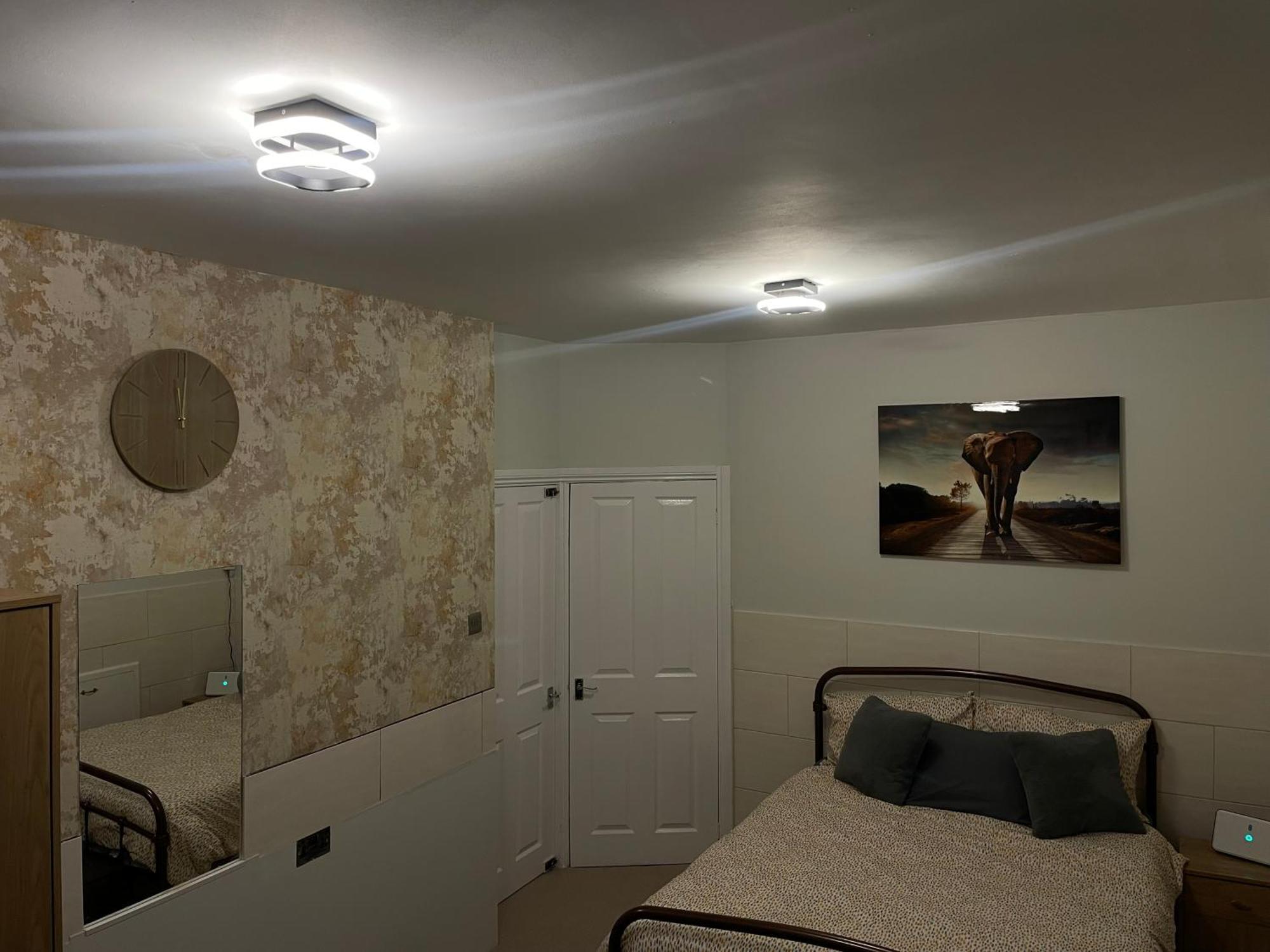 شقة Beanies Lornestreet Four Bed House سويندون المظهر الخارجي الصورة