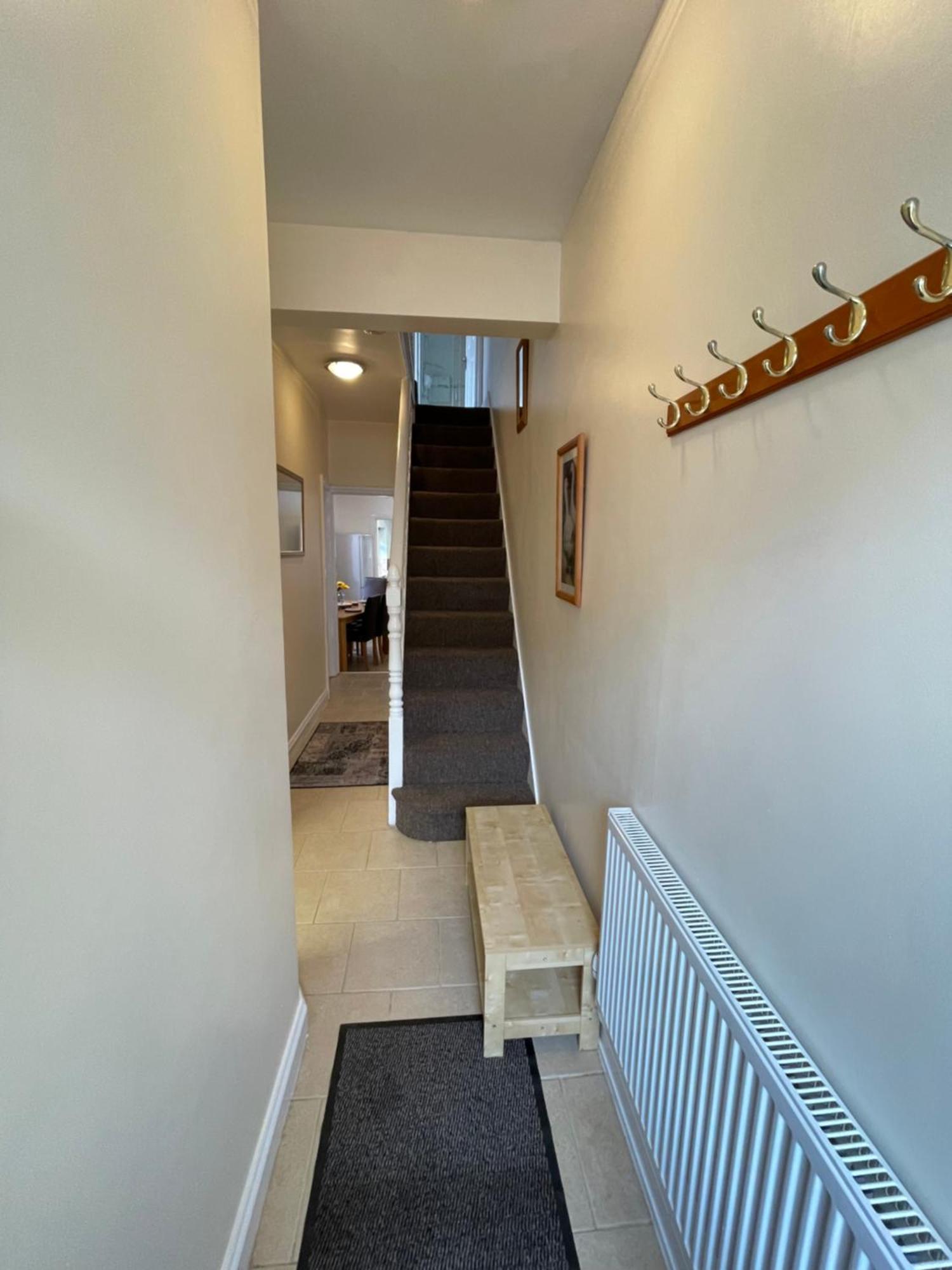 شقة Beanies Lornestreet Four Bed House سويندون المظهر الخارجي الصورة