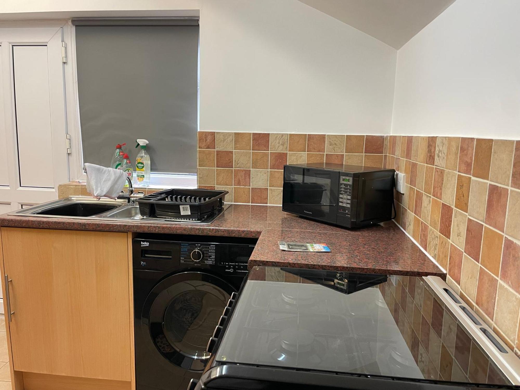 شقة Beanies Lornestreet Four Bed House سويندون المظهر الخارجي الصورة