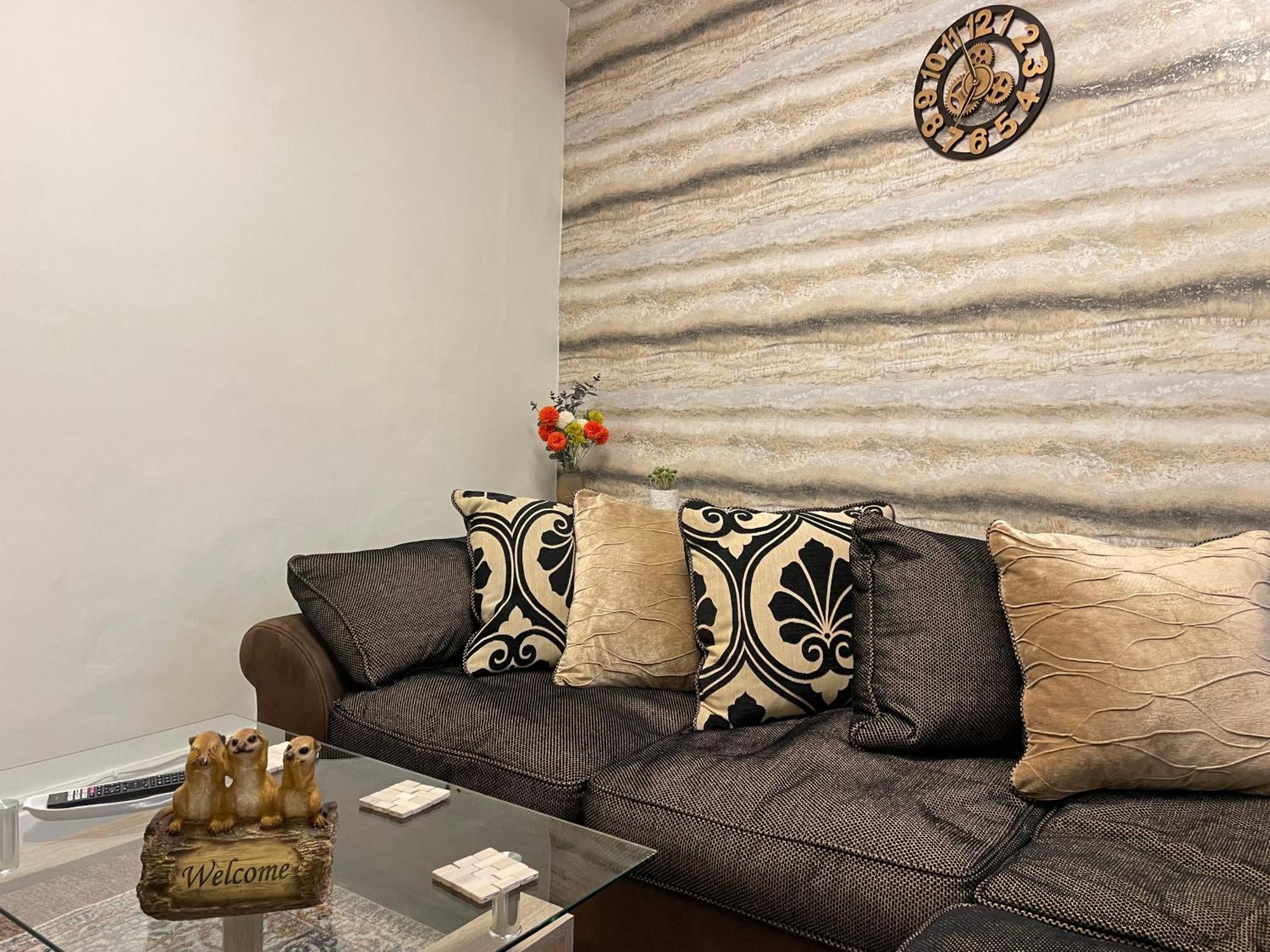 شقة Beanies Lornestreet Four Bed House سويندون المظهر الخارجي الصورة